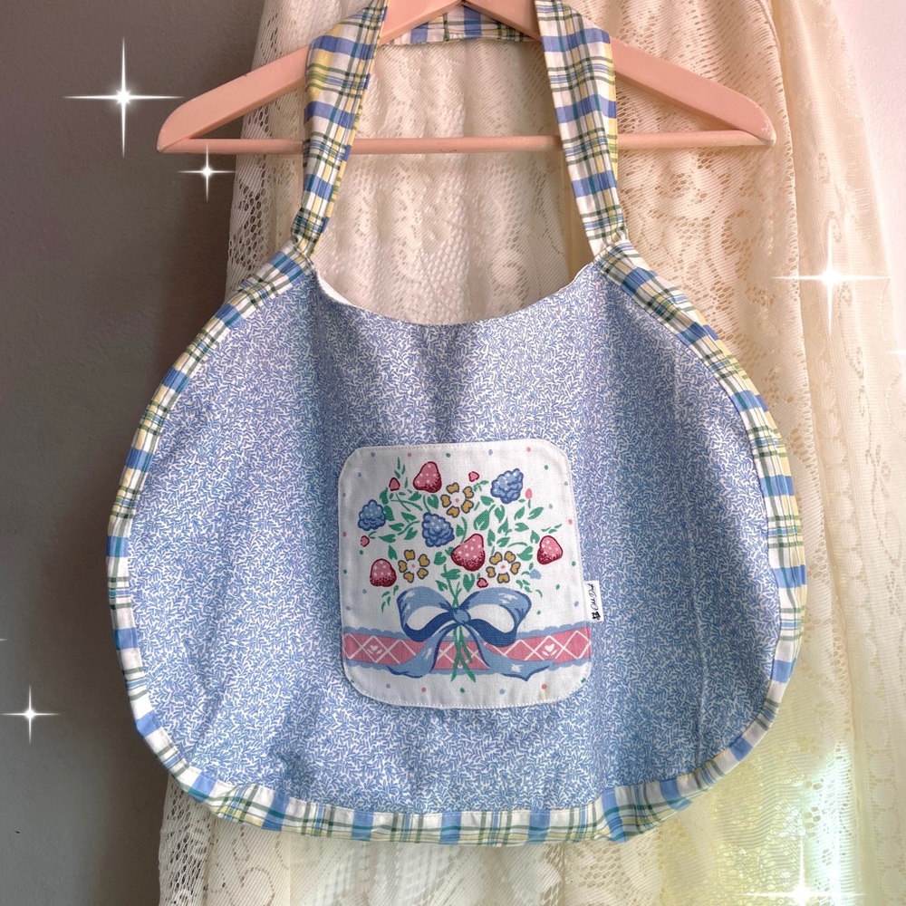 1o1 berry bouquet large round Tote bag 💐